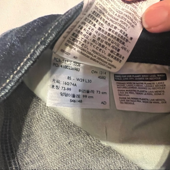 EUC Levi’s denim jeans. Size 8. - Picture 9 of 9